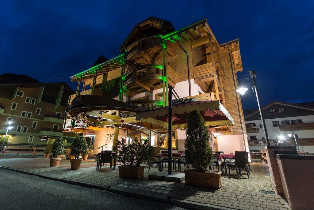 Hotel Arisch Aprica Exteriör bild