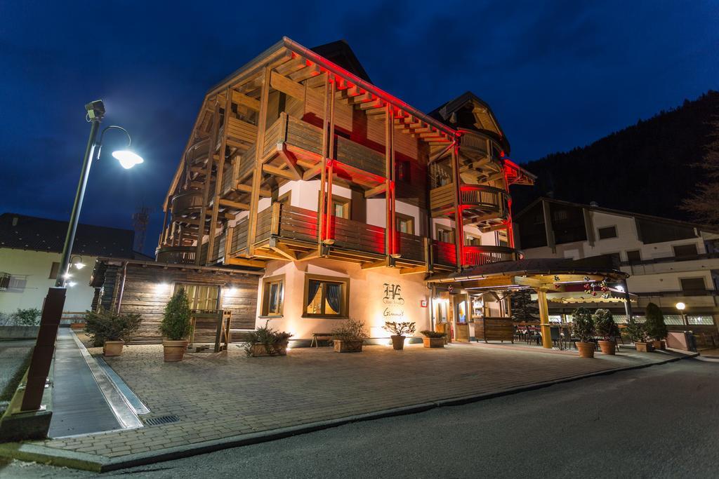 Hotel Arisch Aprica Exteriör bild