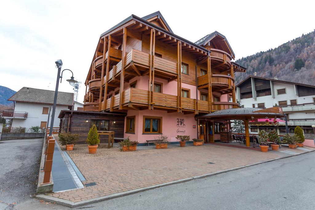 Hotel Arisch Aprica Exteriör bild