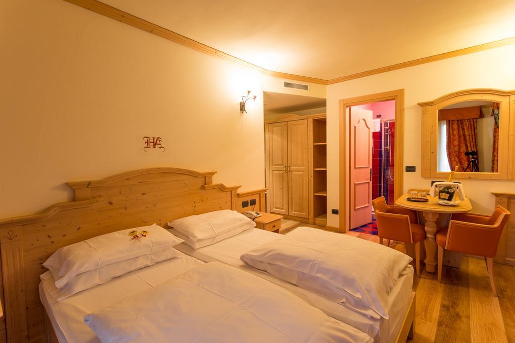 Hotel Arisch Aprica Rum bild